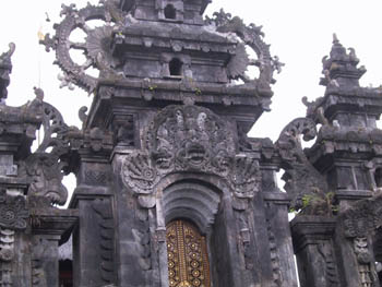 besakia_barong
